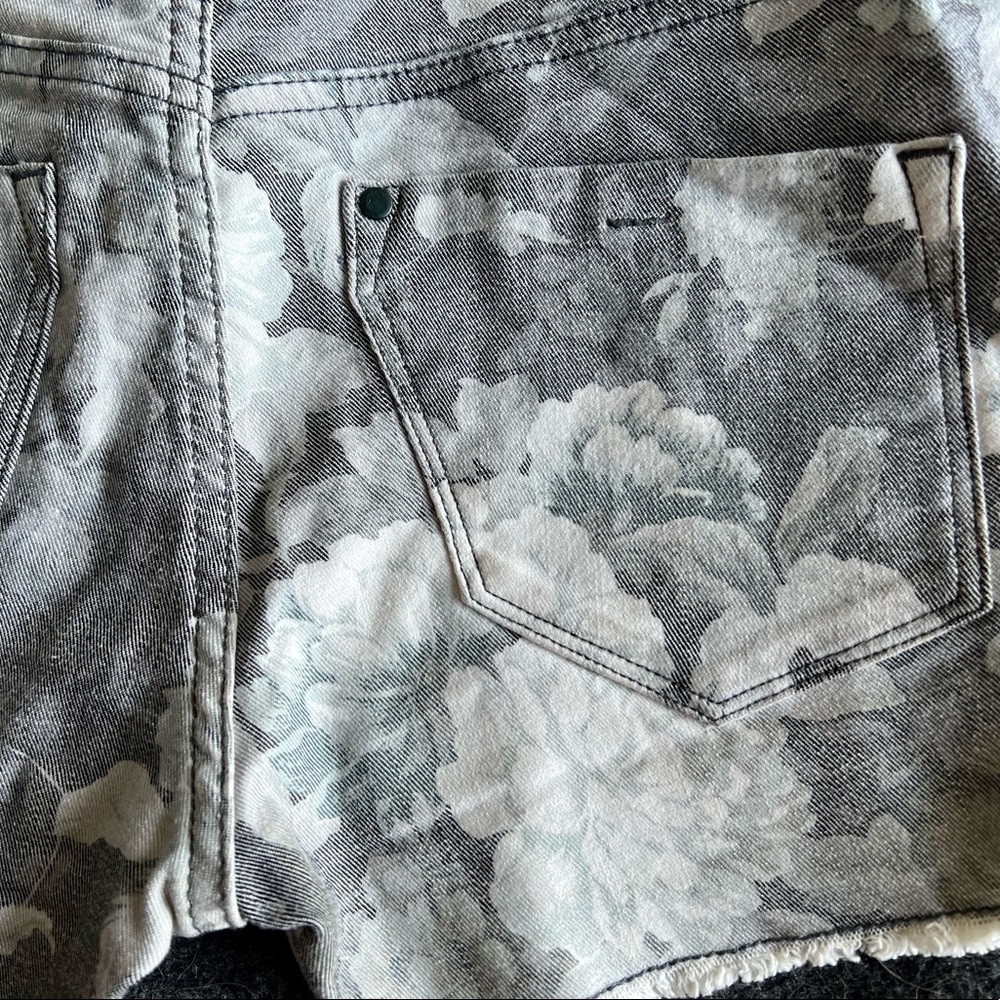 H&M Shorts - Picture 5 of 7